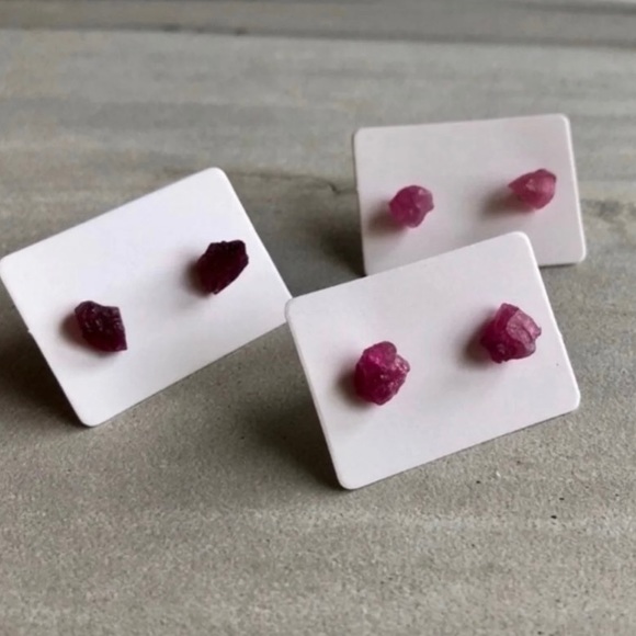 🆕 New Raw Pink Tourmaline Crystal Stud Gemstone Earrings - Picture 4 of 7
